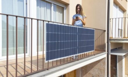 Kit Solar Terraza: Energía sostenible para tu espacio al aire libre